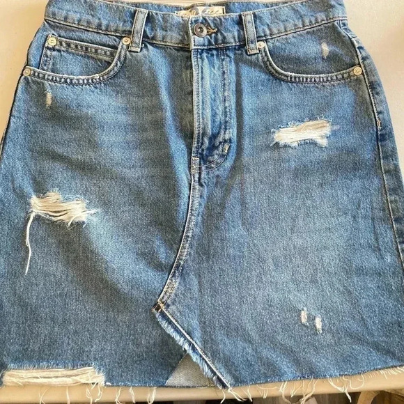 We The Free People Women's Sz 26 Jean Skirt Distressed Frayed - Picture 8 of 9